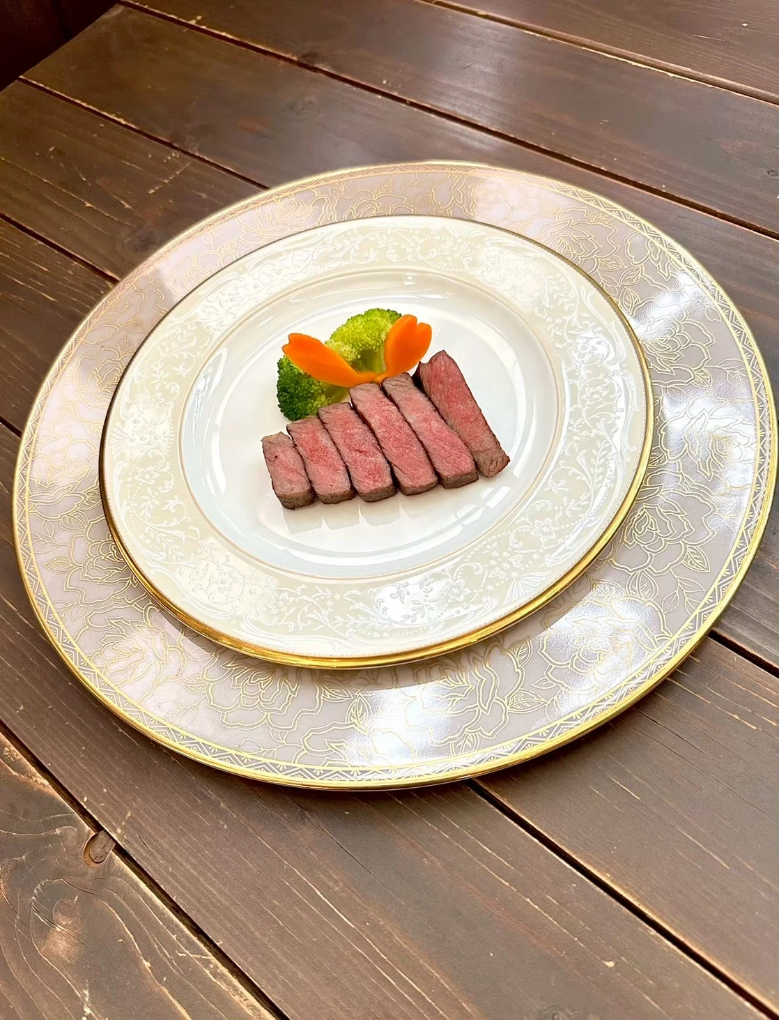 わんちゃん用の常陸牛ステーキと野菜